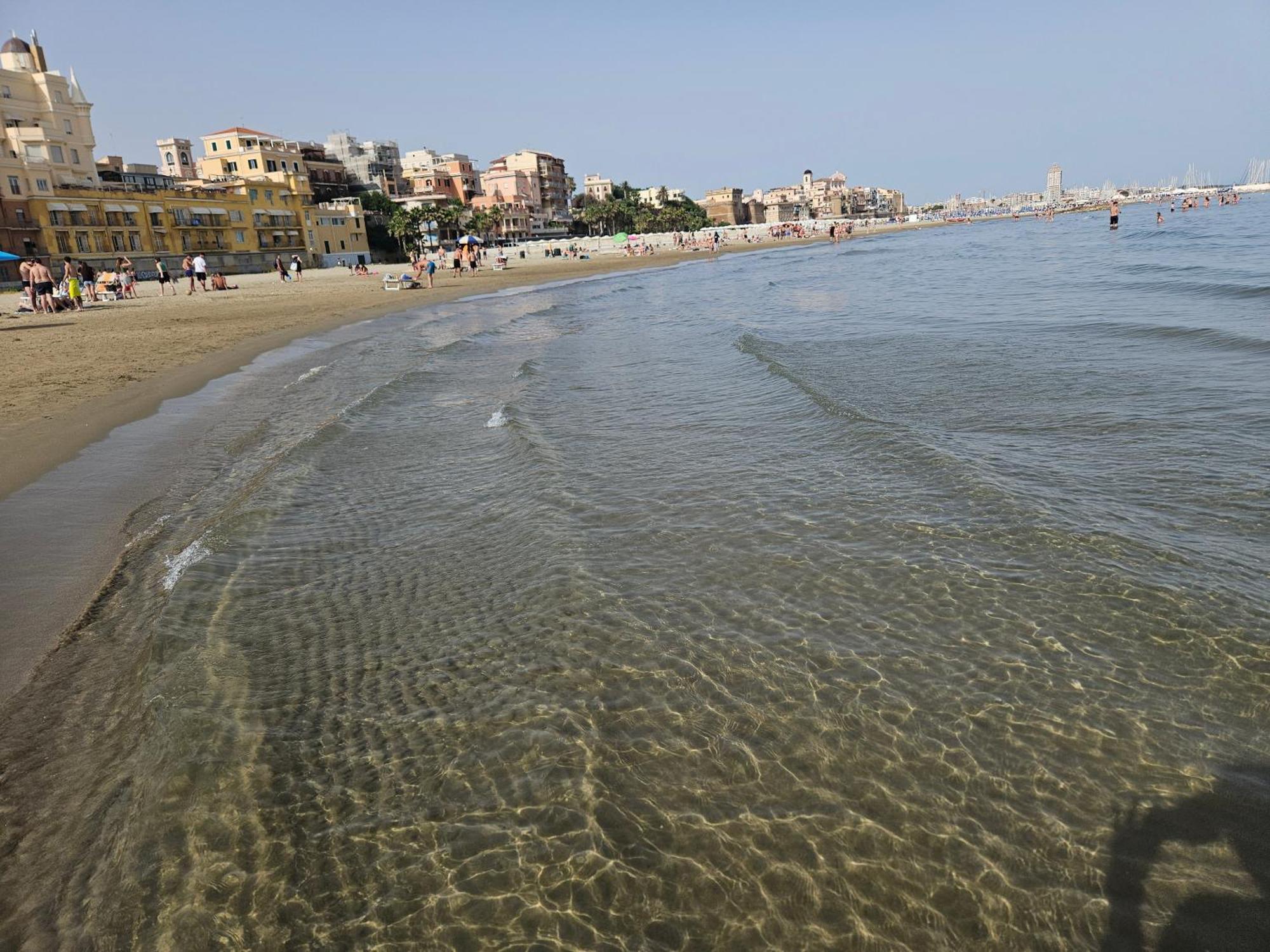 Terrazza A Nettuno E Chiesa Giubilare Santa Maria Goretti Exteriér fotografie