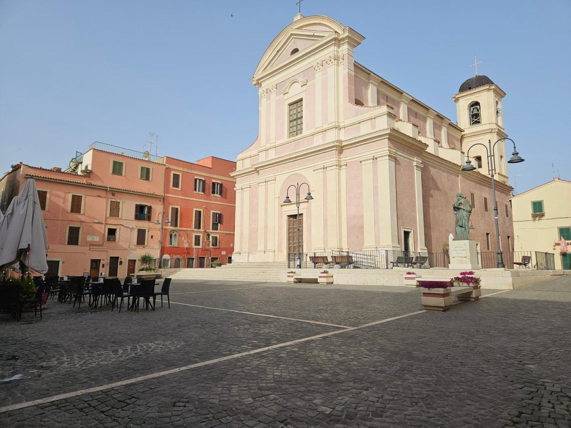 Terrazza A Nettuno E Chiesa Giubilare Santa Maria Goretti Exteriér fotografie
