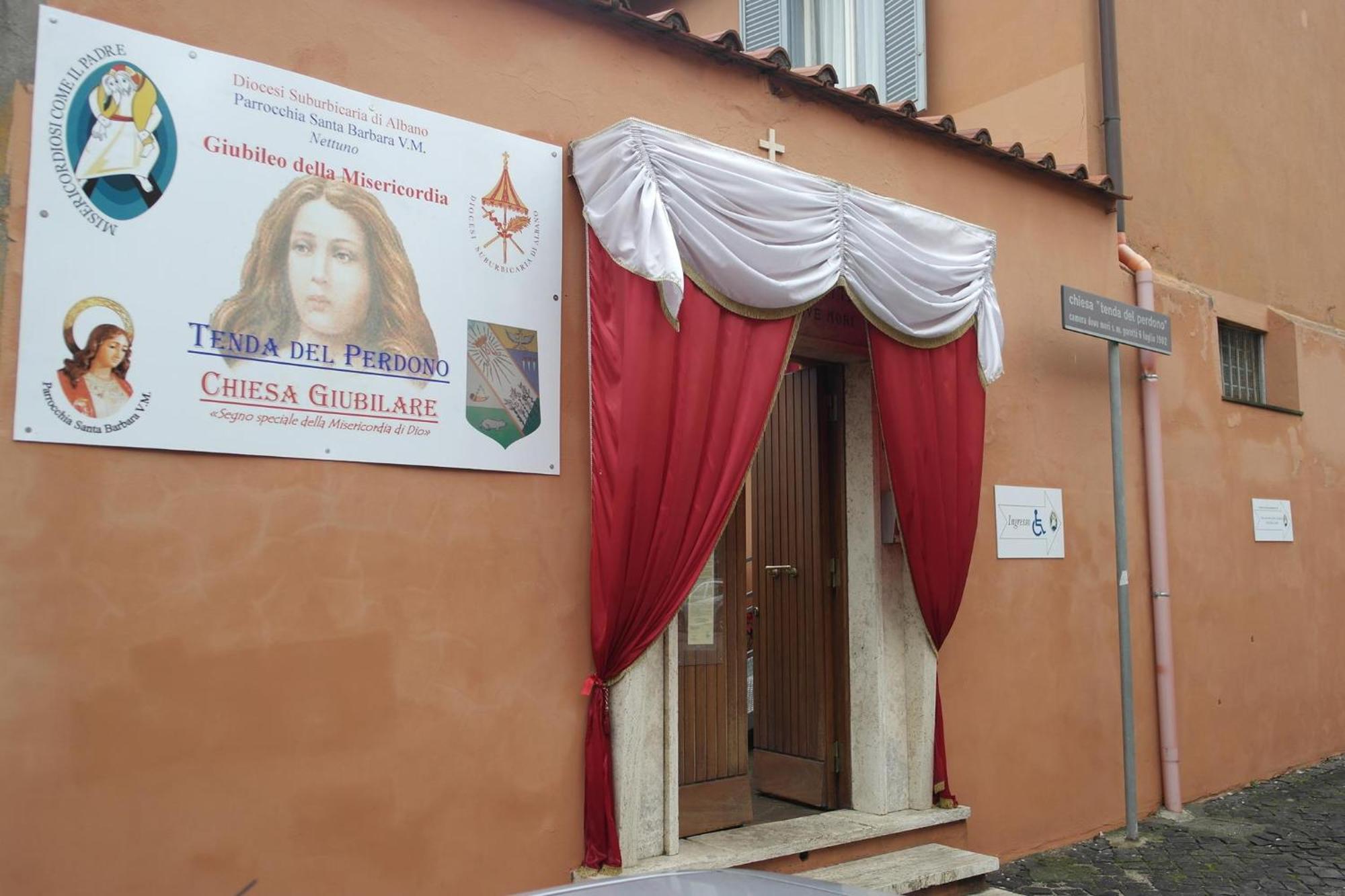 Terrazza A Nettuno E Chiesa Giubilare Santa Maria Goretti Exteriér fotografie